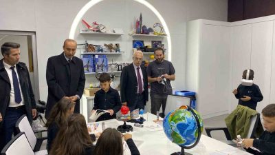 DÜZCE(İHA) – Düzce Belediye tarafından hayata geçirilen Bilim Merkezinde incelemelerde