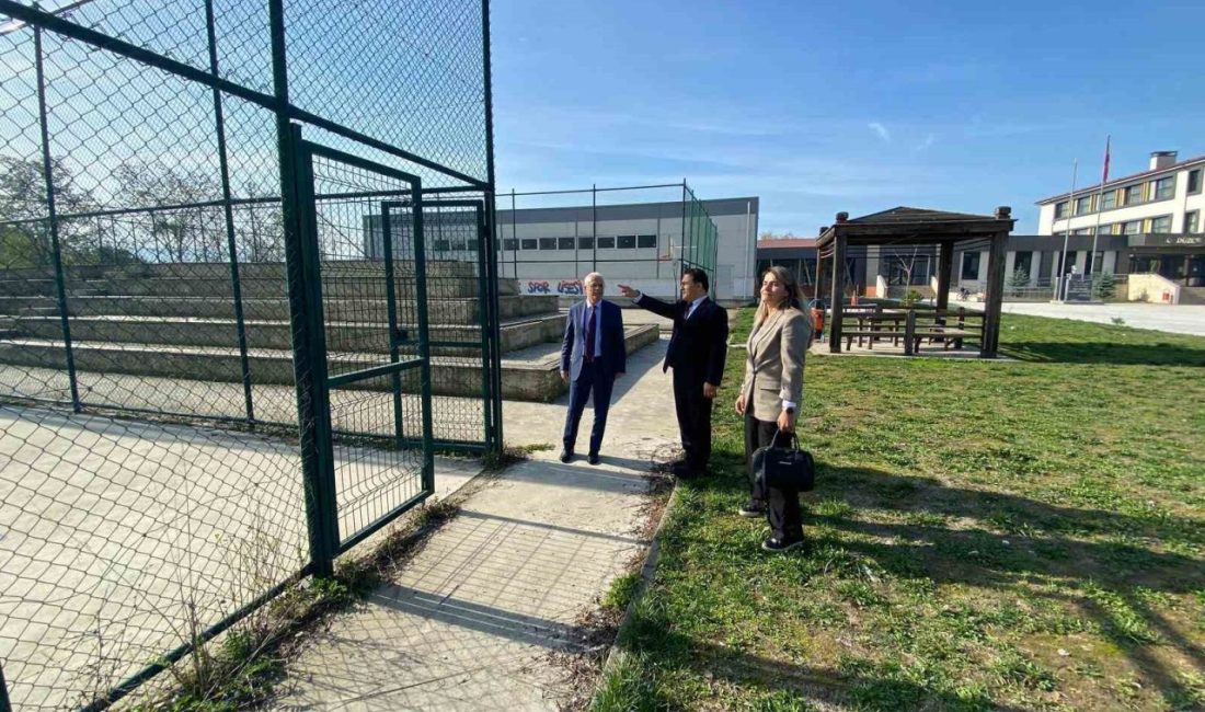 Arslantürk Spor Lisesi öğrencileriyle bir araya geldi Düzce Gençlik ve Spor İl Müdürü Zekeriya Arslantürk, Düzce Spor