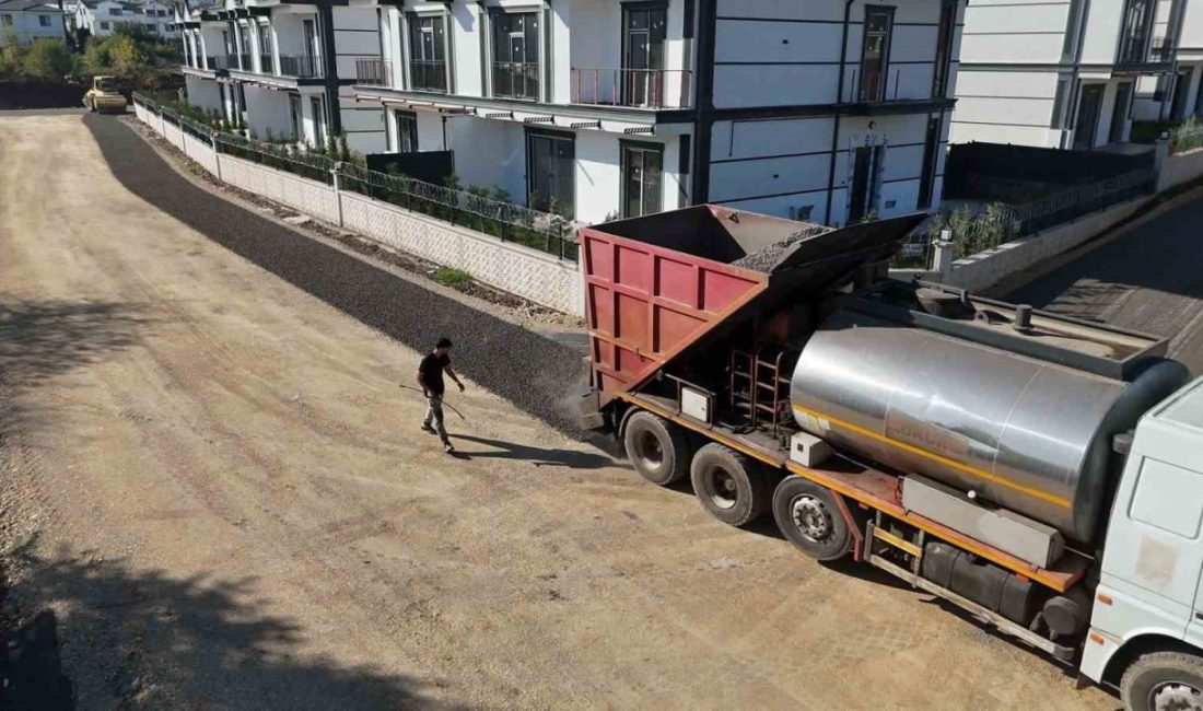 Başiskele’de yürütülen üstyapı çalışmaları kapsamında Atakent Mahallesi’ndeki 4 sokakta asfalt