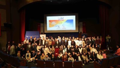 DÜZCE(İHA) – Düzce Üniversitesi’nde düzenlenen Ufest Gençlik Festivaline katılan Bakan