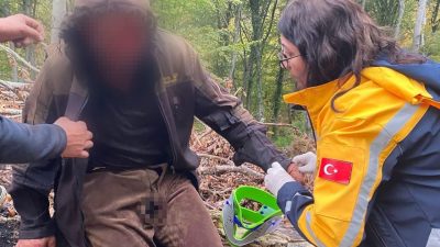 Kastamonu’nun Abana ilçesinde ormanda bir ayının saldırısına uğrayan vatandaş yaralandı.
