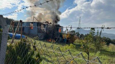 Bilecik’te bir bağ evinde çıkan yangında ev kullanılamaz hale geldi.