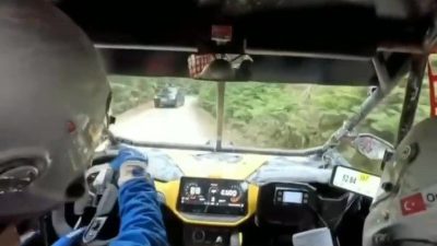 Baja Bolu yarışında etap güzergahına aniden giren sivil araç, büyük