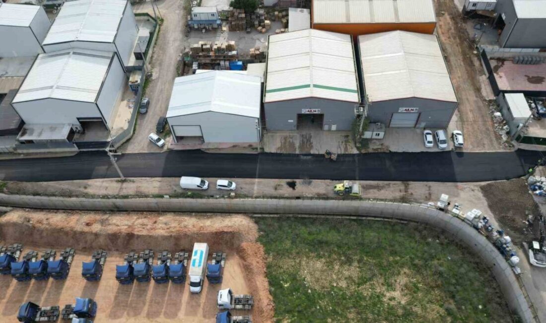 Gebze’de stabilize yolları modern hale getirmek için mesai harcayan belediye