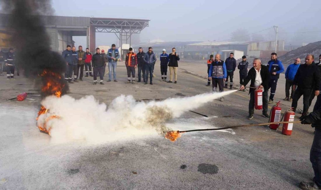 Başiskele’de yangın eğitimi ve tatbikatı Başiskele Belediyesi, hizmet içi eğitim programları kapsamında personeline yönelik “Yangında