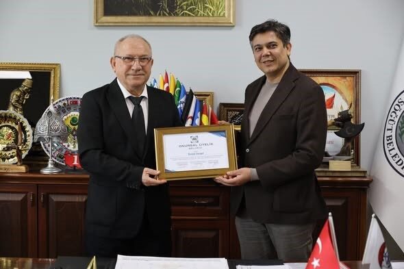 Söğüt Belediye Başkanı Ferhat Durgut’a onursal üyelik plaketi verildi. Sosyal