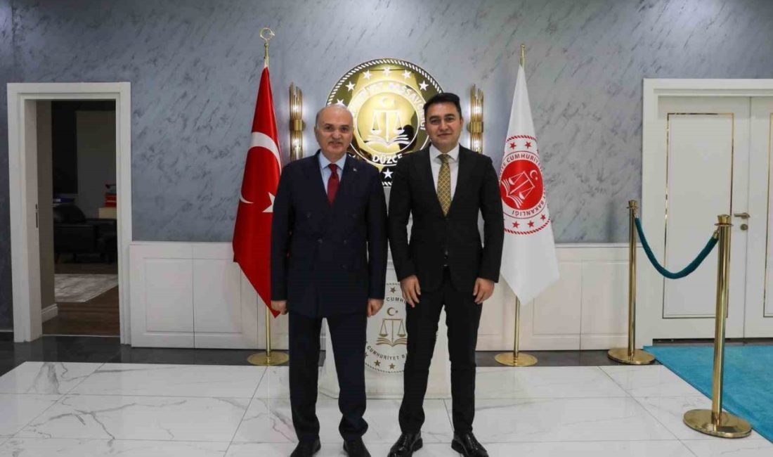 Düzce Belediye Başkanı Faruk Özlü, Cumhuriyet Başsavcısı Yasin Emre’yi ziyaret