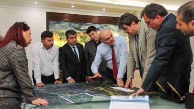 Düzce Belediye Başkanı Dr. Faruk Özlü, Düzce’de yatırımları devam eden