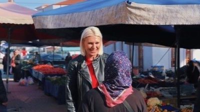 Bilecik Belediye Başkanı Melek Mızrak Subaşı, semt pazarında esnaf ve