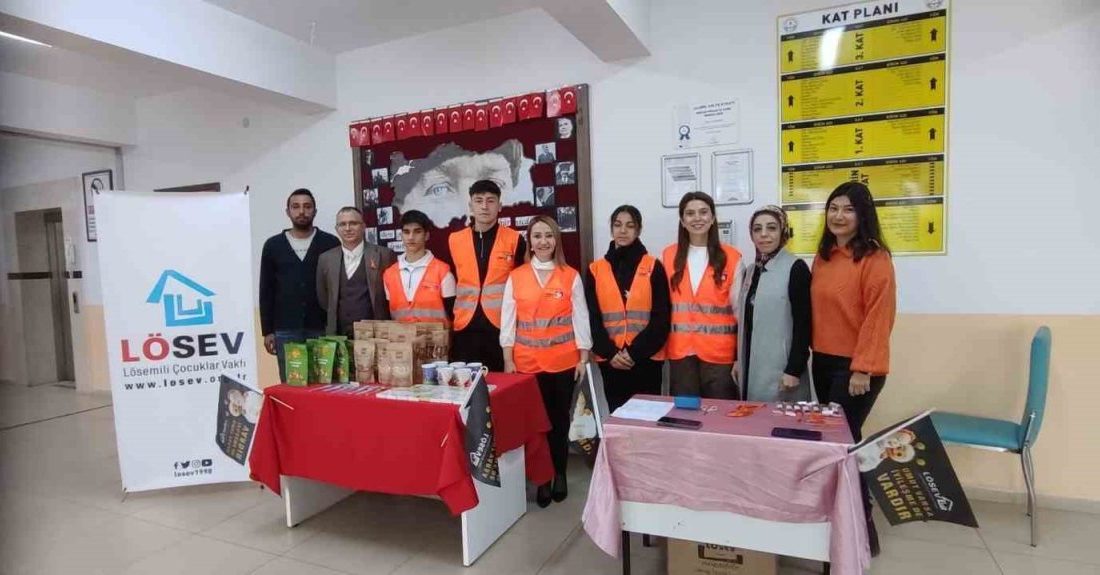 Pazaryeri Belediye Başkanı Zekiye Tekin, Lösemili Çocuklar Haftası kapsamında düzenlenen