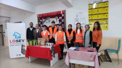 Pazaryeri Belediye Başkanı Zekiye Tekin, Lösemili Çocuklar Haftası kapsamında düzenlenen