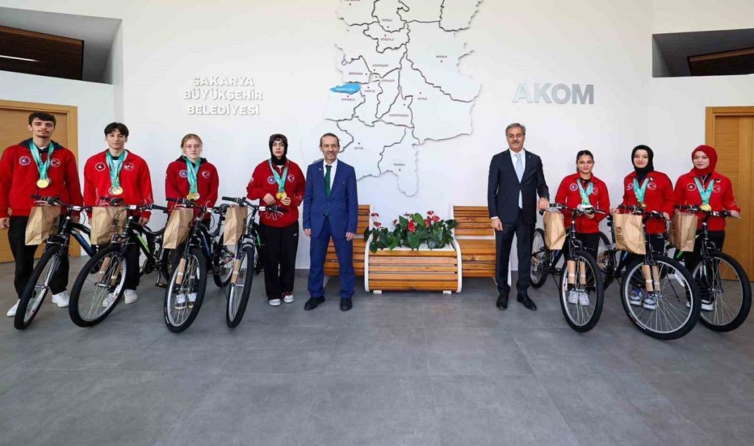 Sakarya Büyükşehir Belediye Başkanı Yusuf Alemdar, Dünya Şampiyonu olan Wushu