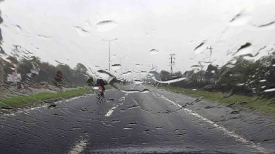 Düzce Valiliği, sağanak yağışa karşı vatandaşları uyardı. Valilikten yapılan açıklamada