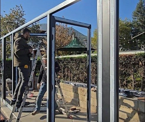 Bilecik’in Bayırköy beldesinde vatandaşların toplu taşıma bekleme konforunu artırmak amacıyla