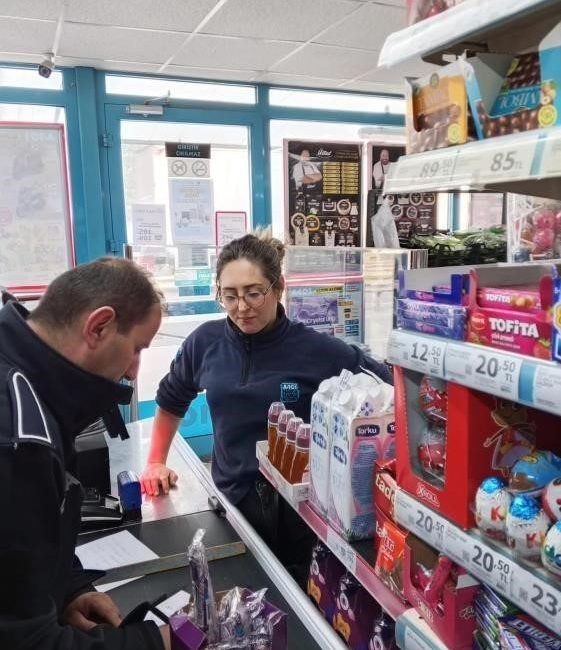 Bayırköy’de zabıta ekiplerinden sıkı denetim Bayırköy Belediyesi zabıta ekipleri, ilçe genelinde gıda ve hijyen denetimlerini