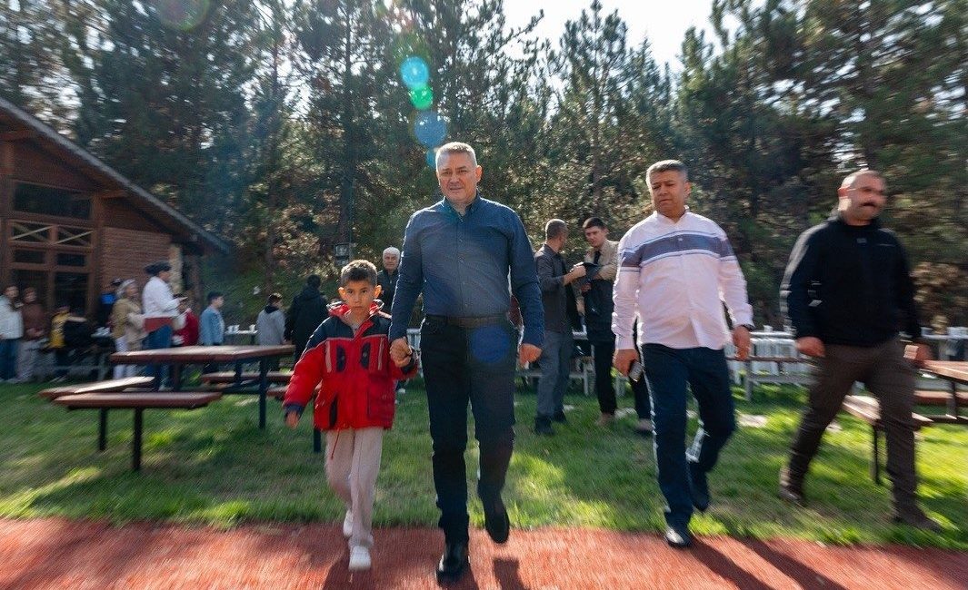 Bilecik emniyeti, çocukların gönüllerine dokundu Bilecik İl Emniyet Müdürü Gökalp Şener’in katılımıyla Bozüyük İlçe Emniyet