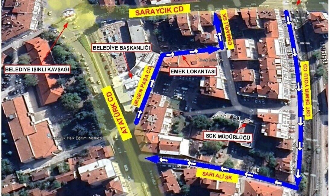 Bilecik trafiğinde yeni düzenleme Bilecik’in Bozüyük ilçesinde trafikte yeni düzenleme yapıldı. Bozüyük’ün Çarşı Mahallesi’nde