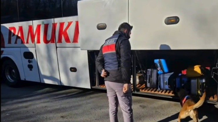 Bilecik’te aranan şahıslar için eş zamanlı operasyon Bilecik’te jandarma tarafından eş zamanlı aranan şahıs operasyonu gerçekleştirildi. Bilecik