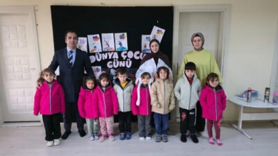 Bilecik’in Yenipazar ilçesinde bir hayırsever vatandaşın mont desteği öğrencileri sevindirdi.