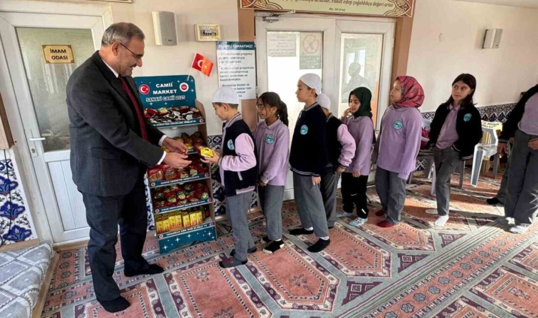 Bilecik’te “Cami Market Projesi”ne anlamlı ziyaret Bilecik’te minik öğrenciler “Cami Market Projesi” kapsamında merak ettikleri o