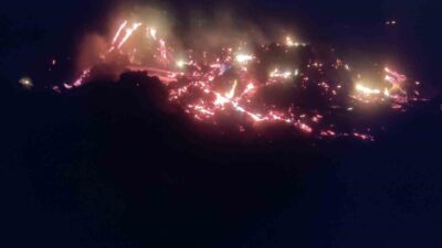 Bilecik’te, çürümüş ağaç ve köklerin kontrollü olarak yakılması sırasında rüzgarın