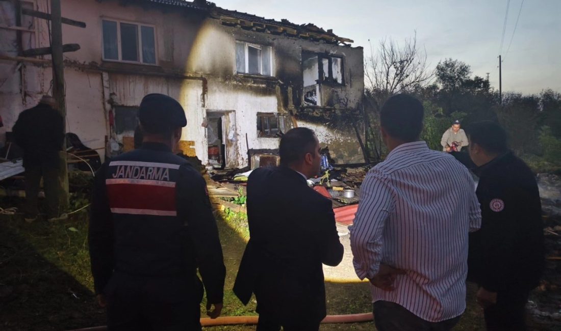 Bilecik’te ev yangını kontrol altına alındı Bilecik’in Yenipazar ilçesi bağlı Esenköy köyünde çıkan ev yangını, itfaiye