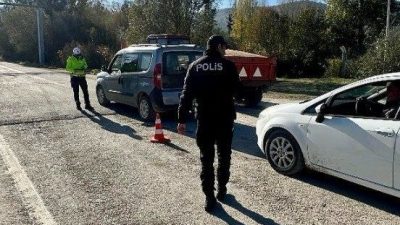 Bilecik İl Emniyet Müdürlüğü, göçmen kaçakçılığının önlenmesine yönelik denetim gerçekleştirdi.