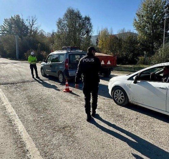 Bilecik İl Emniyet Müdürlüğü, göçmen kaçakçılığının önlenmesine yönelik denetim gerçekleştirdi.