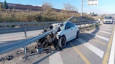 Bilecik’in Bozüyük ilçesinde seyir halindeki otomobil, sürücüsünün direksiyon hakimiyeti kaybetmesi