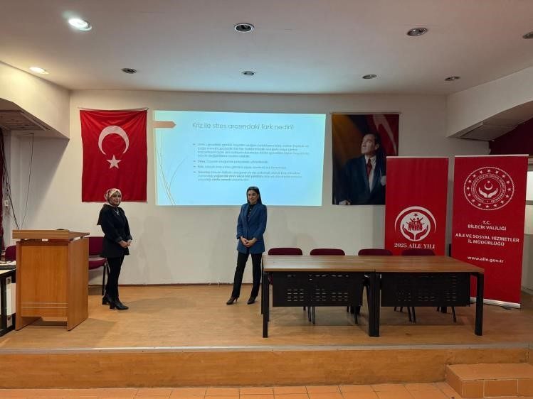 Bilecik’te kriz ve krize müdahale eğitimi verildi Bilecik Sosyal Hizmet Merkezi, Halk Eğitim Merkezi kursiyerlerini krizlere karşı