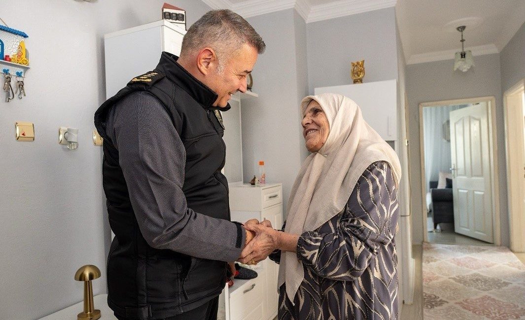 Bilecik İl Emniyet Müdürü Gökalp Şener, şehit polislerin ailelerini evlerinde