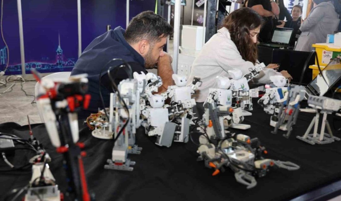 Kocaeli’de düzenlenen bilişim fuarında teknoloji meraklıları ile girişimciler buluştu; firmalar