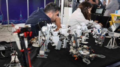 Kocaeli’de düzenlenen bilişim fuarında teknoloji meraklıları ile girişimciler buluştu; firmalar