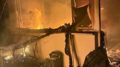 Bolu’da Örencik köyünde 2 katlı evin bir odasında çıkan yangın,