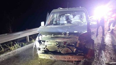 TEM Otoyolu’nun Bolu geçişinde meydana gelen kazada bariyerlere çarpan hafif