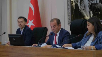 Bolu Belediye Başkanı Tanju Özcan, çocuk parklarında sigara içilmesinin yasaklanması