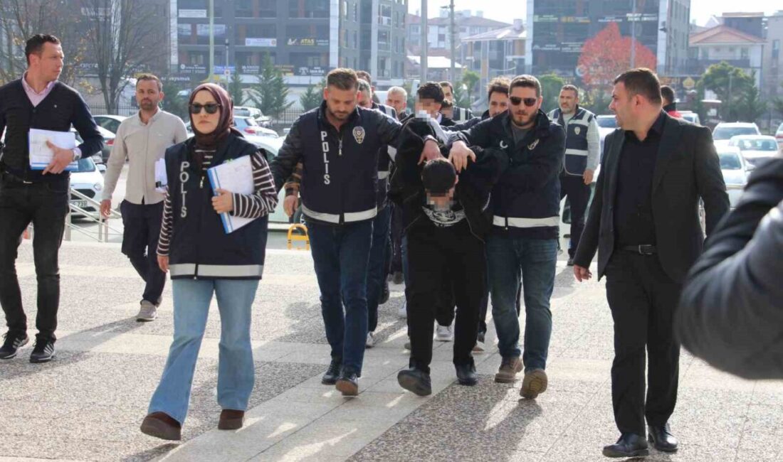 Bolu’da dolandırıcılık operasyonu: 5 şüpheli adliyede Bolu’da, vatandaşı “Adınız terör örgütüne karıştı” denilerek 140 bin dolar