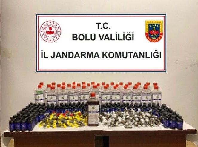 Bolu’da kaçak içki operasyonu: Piyasa değeri 42 bin lira Bolu İl Jandarma Komutanlığı ekipleri tarafından düzenlenen operasyonda, kaçak içki