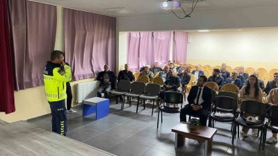 Bolu’nun Mudurnu ilçesinde yaklaşan kış mevsimi öncesinde araç sürücülerine yönelik