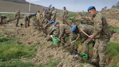 Bolu 2. Komando Tugayı’nda görevli olan komandolar, Mudurnu ilçesinde yeşil