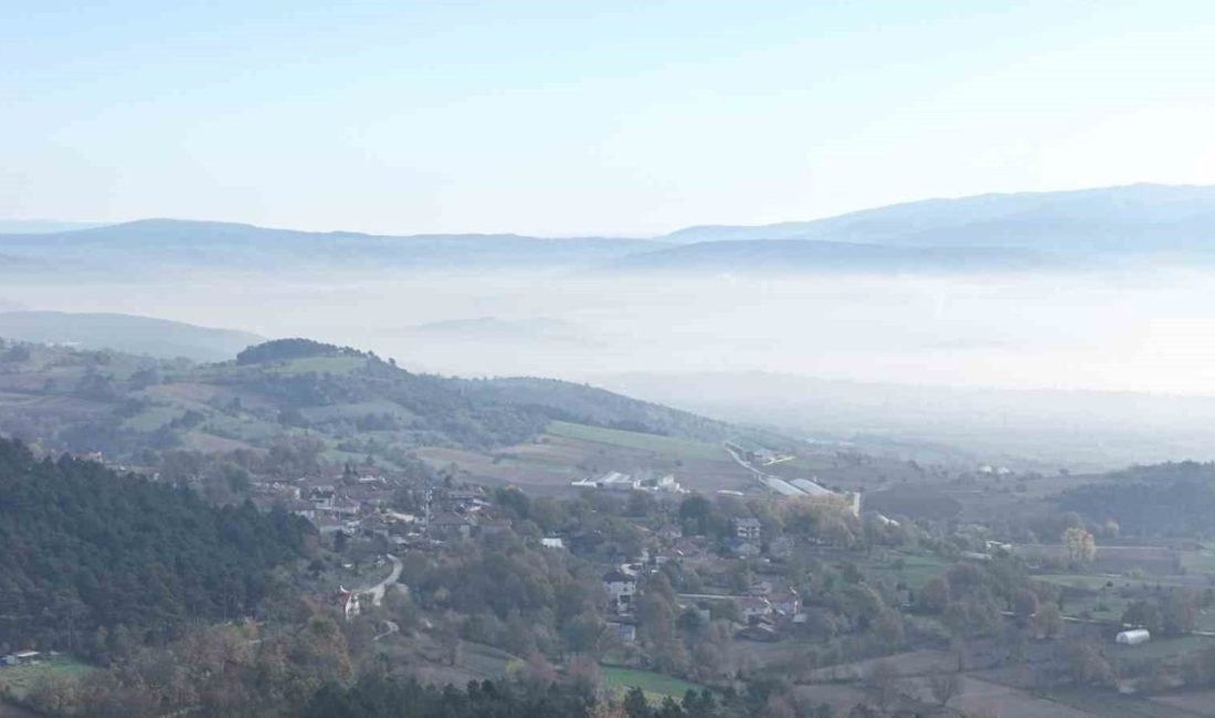 Bolu’da “sis denizi” manzarası mest etti Bolu şehir merkezine çöken sis tabakası, şehri adeta sis denizine