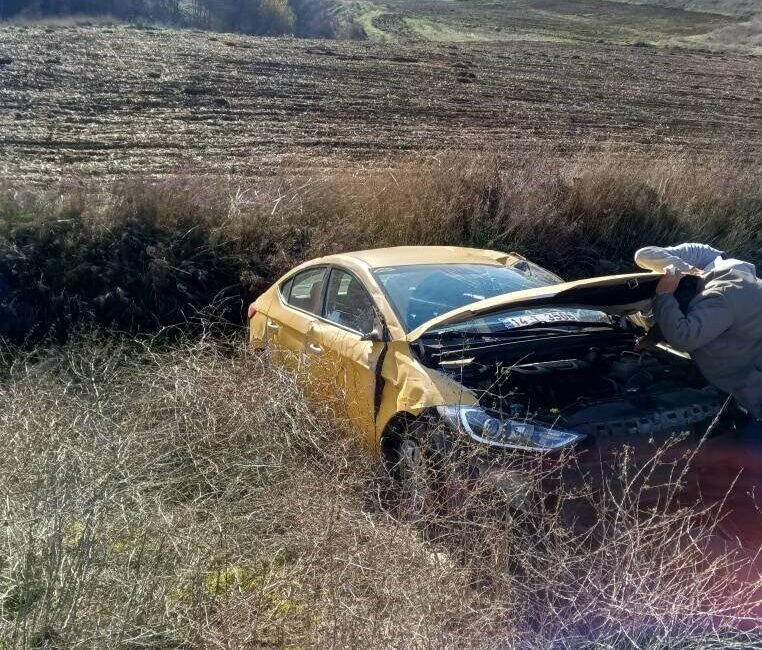 Bolu’da D-100 kara yolunun Yeniçağa ilçesi mevkiinde kontrolden çıkan bir