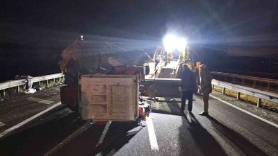 Bolu’nun Yeniçağa ilçesinde traktör ile hafif ticari aracın çarpışması neticesinde