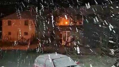 Bolu’da gece saatlerinde yüksek kesimlerde kar yağışı etkili oldu. Bolu’da