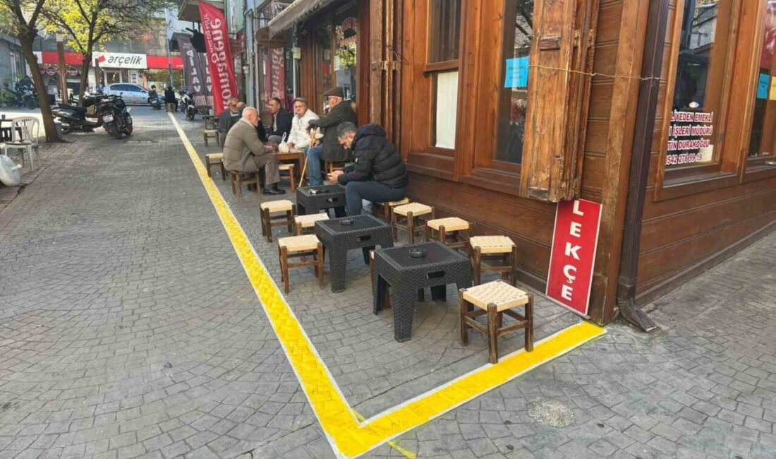 Boyalı çizgiyi geçmek yasak DÜZCE(İHA) – Düzce’nin Akçakoca İlçesinde esnafların önüne çizilen çizgiyi geçmek