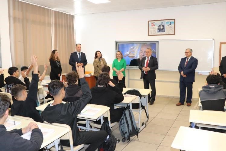 Bozüyük’te Kaymakam ve Milli Eğitim Müdüründen okul ziyaretleri Bozüyük Kaymakamı Adem Öztürk, İlçe Milli Eğitim Müdürü Servet Çetinkaya