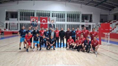 Bozüyük Kaymakamlığı tarafından düzenlenen Kurumlar Arası Voleybol Turnuvasının açılış maçları