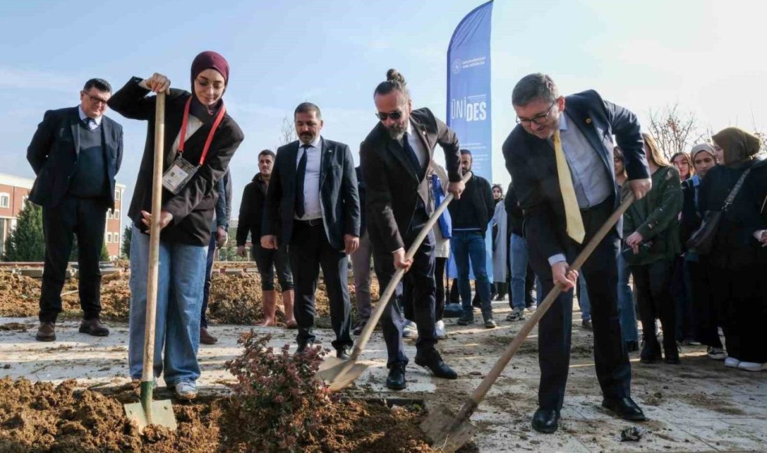 BŞEÜ’de kampüse yeni fidanlar dikildi Bilecik Şeyh Edebali Üniversitesi (BŞEÜ) kampüsüne, “ÜNİDES-Kampüs peyzajına dokunuyorum” projesi