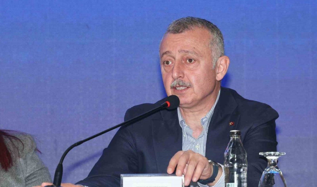 Kocaeli Büyükşehir Belediye Başkanı Tahir Büyükakın, CHP Genel Başkanı Özgür