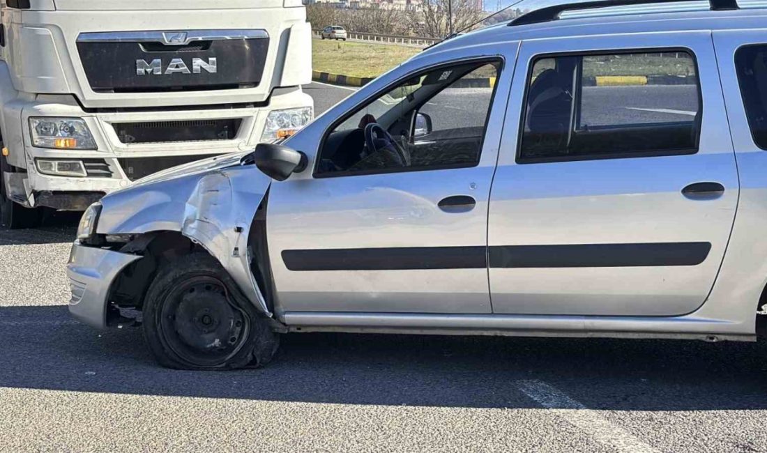 D-100’de tırın önüne kattığı araç hasar aldı Bolu’da D-100 kara yolunda aynı şeritte ilerleyen tırla, hafif ticari